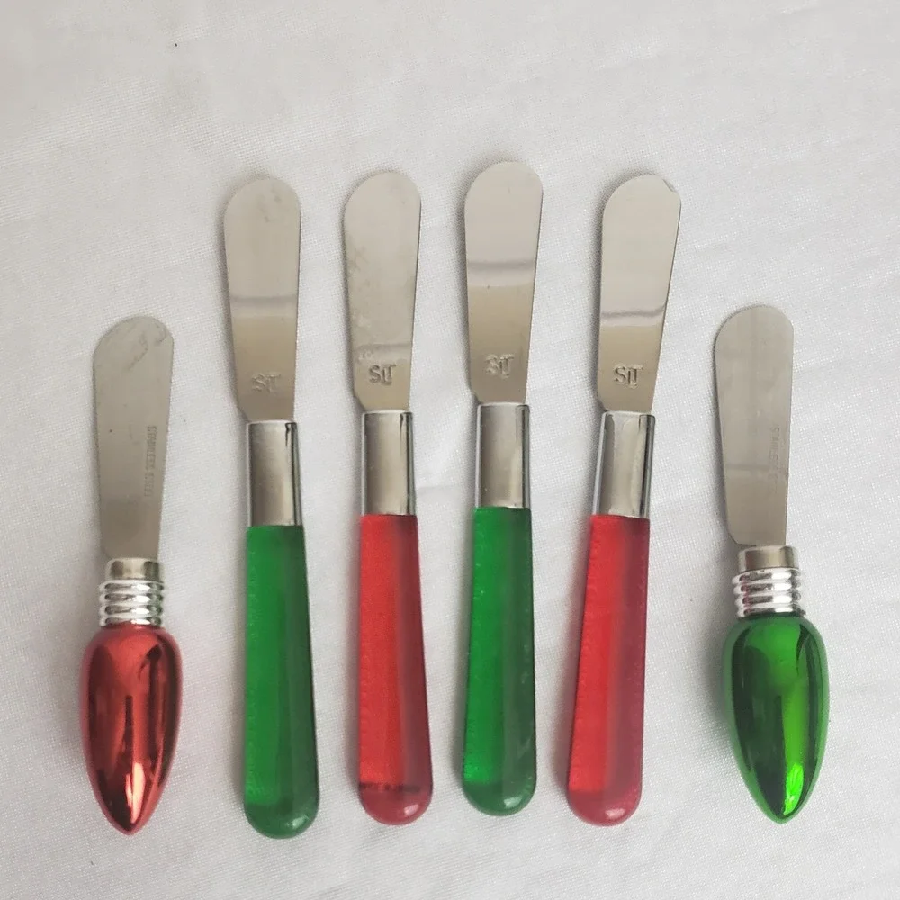 Set of 6 Christmas Holiday Spreaders Butter Knives- 4 Sur La Table, 2 Light bulb